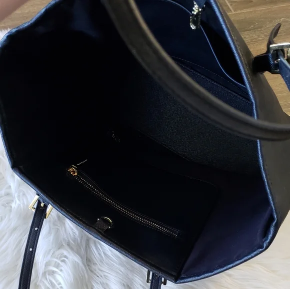 Michael Kors Jet Set Saffiano Black Leather Tote - Picture 4 of 8